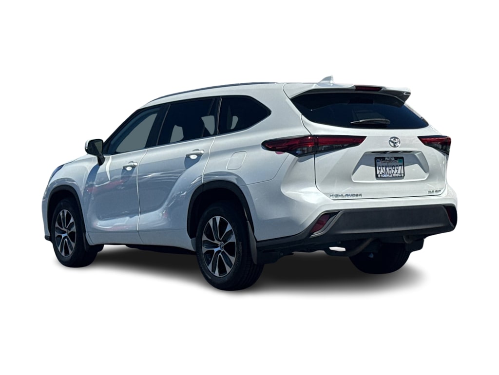 Thumbnail: 2023 Toyota Highlander - 4