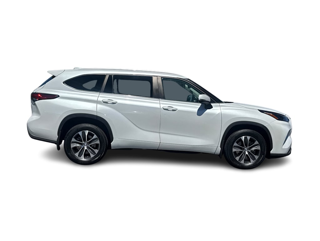 Thumbnail: 2023 Toyota Highlander - 19