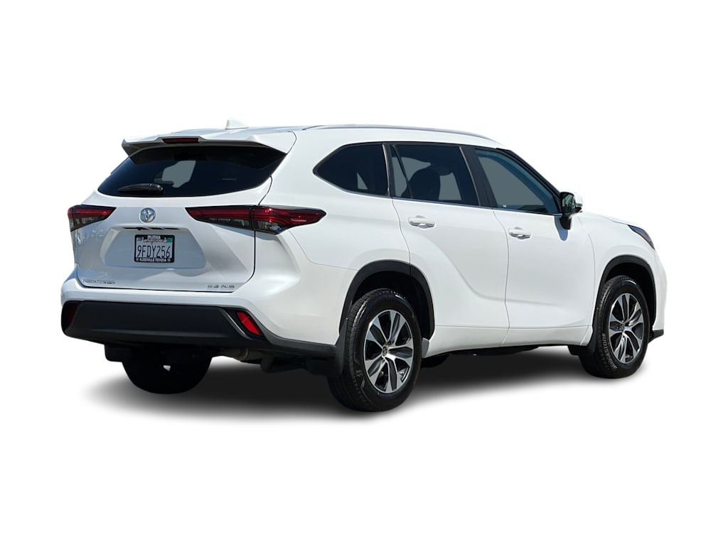 Thumbnail: 2023 Toyota Highlander - 17