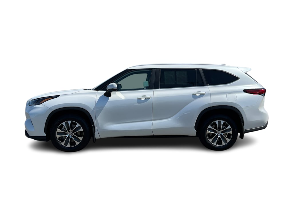 Thumbnail: 2023 Toyota Highlander - 3