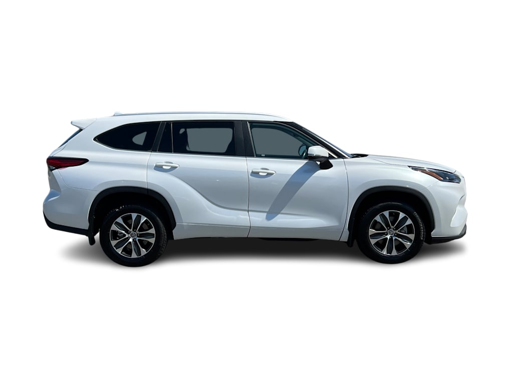 Thumbnail: 2023 Toyota Highlander - 19