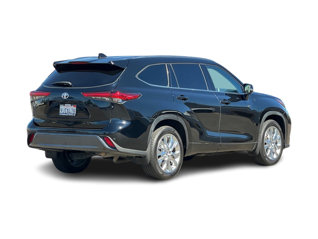 Thumbnail: 2023 Toyota Highlander - 17