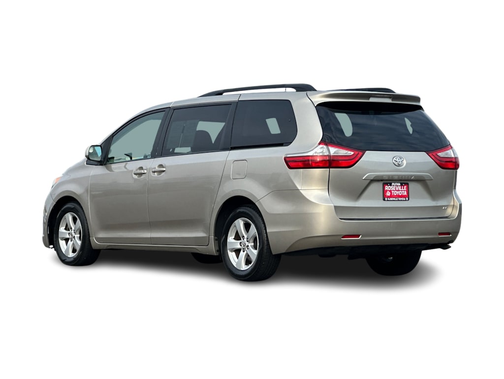 Thumbnail: 2015 Toyota Sienna - 4