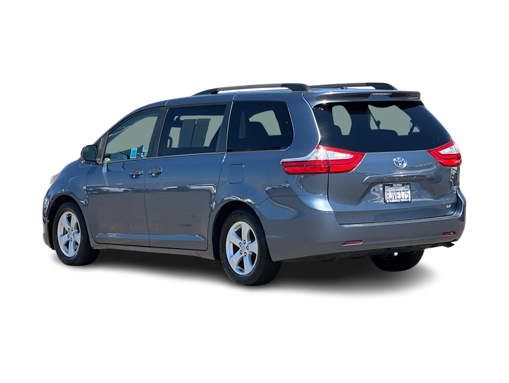 Thumbnail: 2015 Toyota Sienna - 4