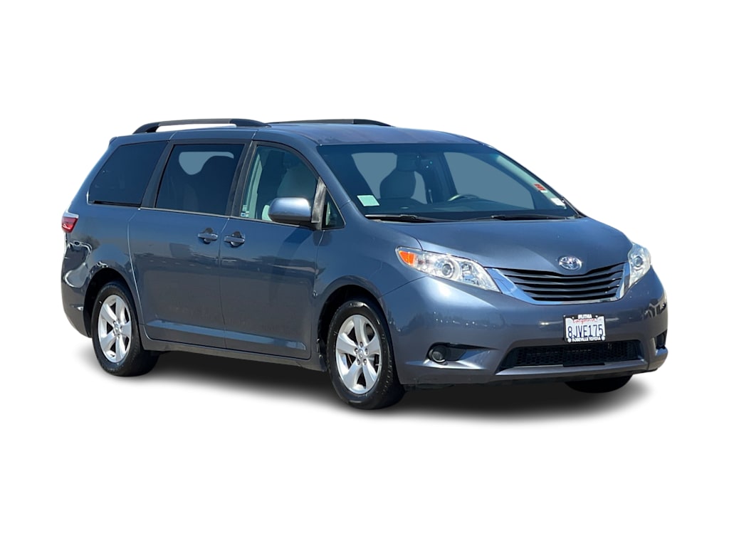Thumbnail: 2015 Toyota Sienna - 19