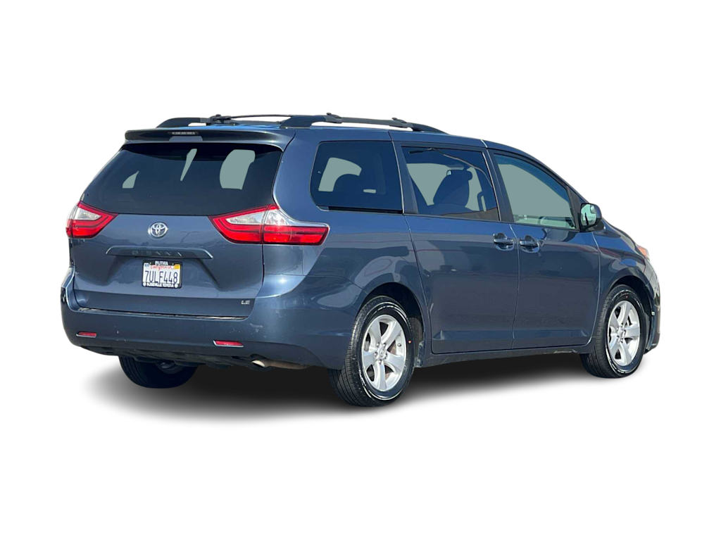 2016 Toyota Sienna LE 16