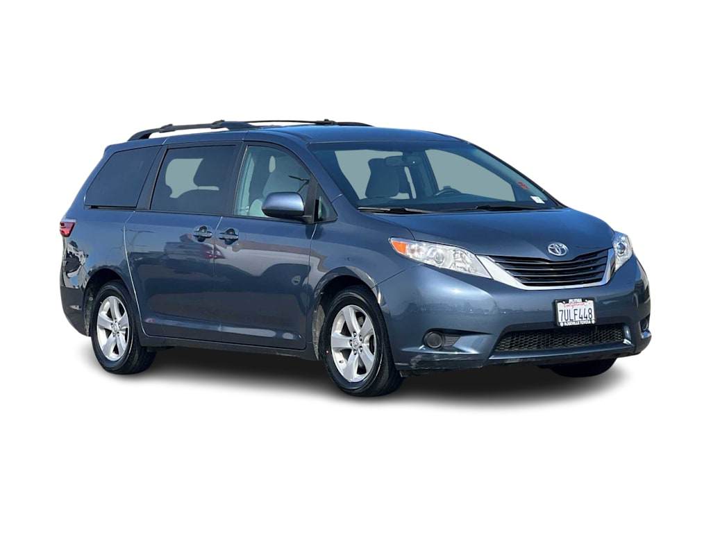 2016 Toyota Sienna LE 17