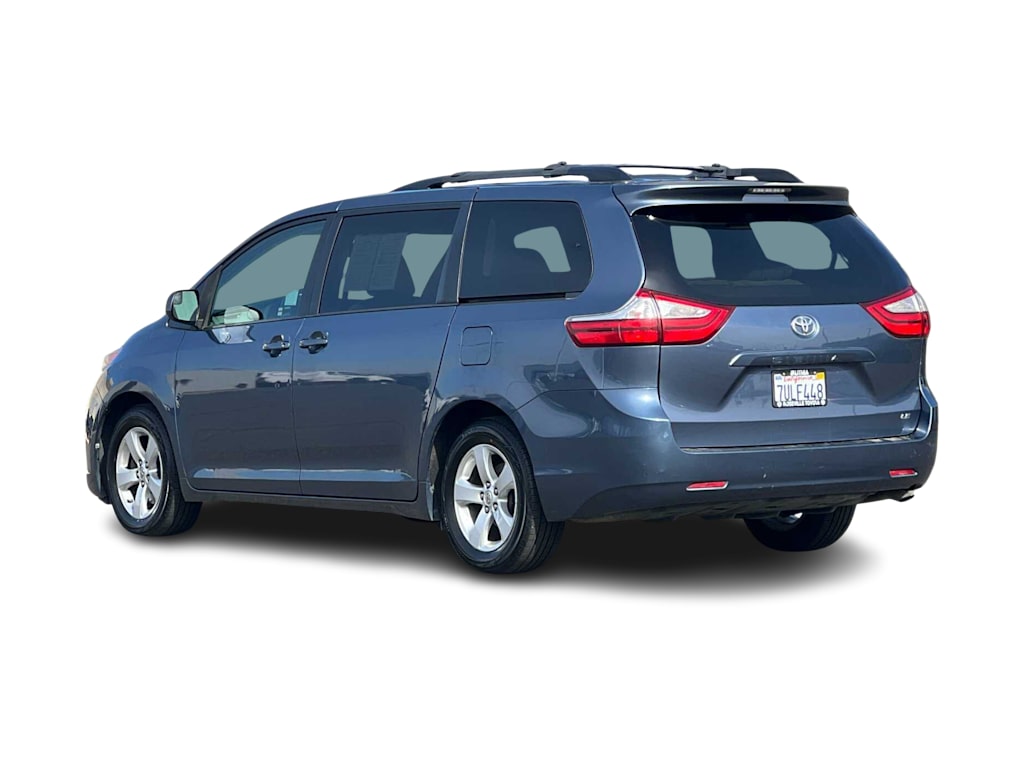 2016 Toyota Sienna LE 4