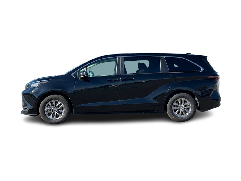 Thumbnail: 2023 Toyota Sienna - 3