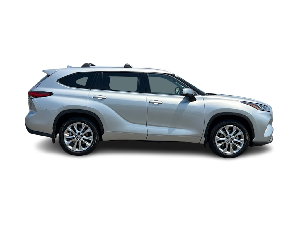 Thumbnail: 2023 Toyota Highlander - 20