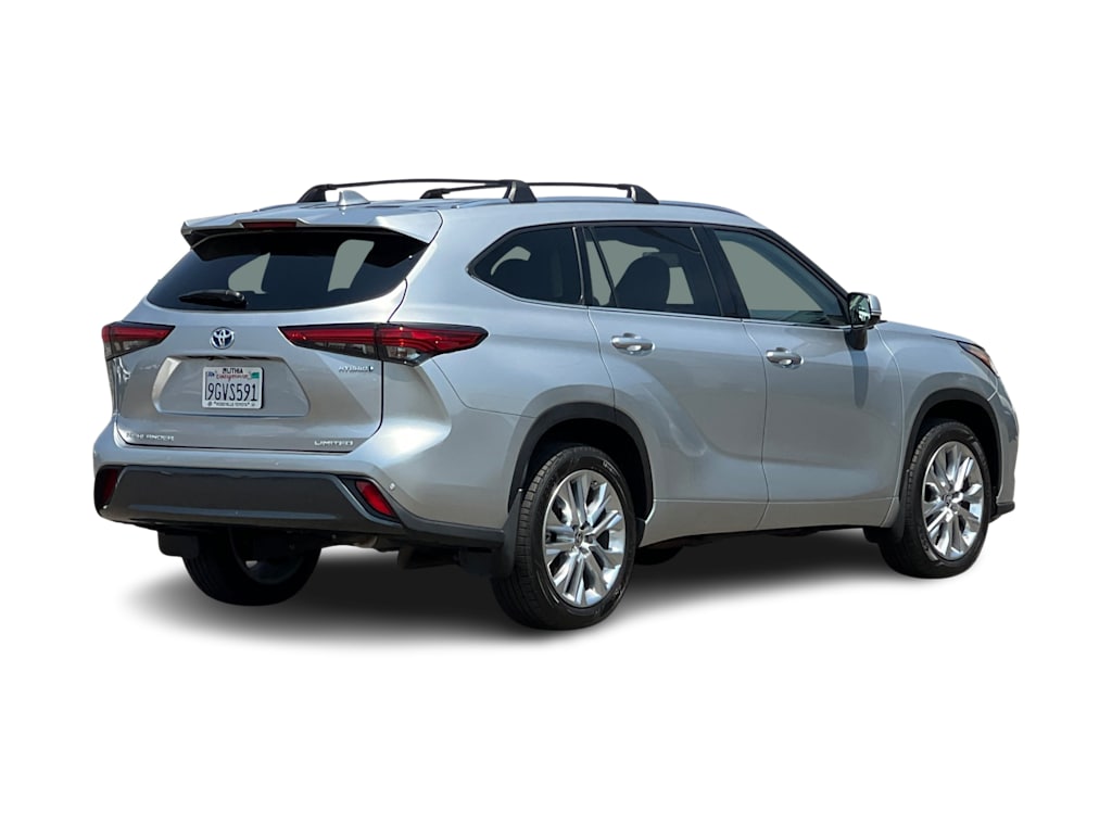 Thumbnail: 2023 Toyota Highlander - 18
