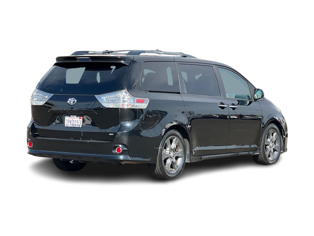 Thumbnail: 2015 Toyota Sienna - 17