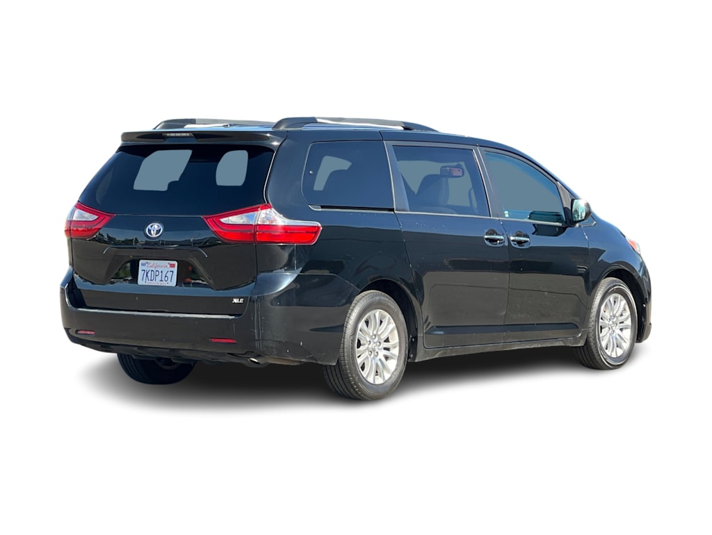 Thumbnail: 2015 Toyota Sienna - 16