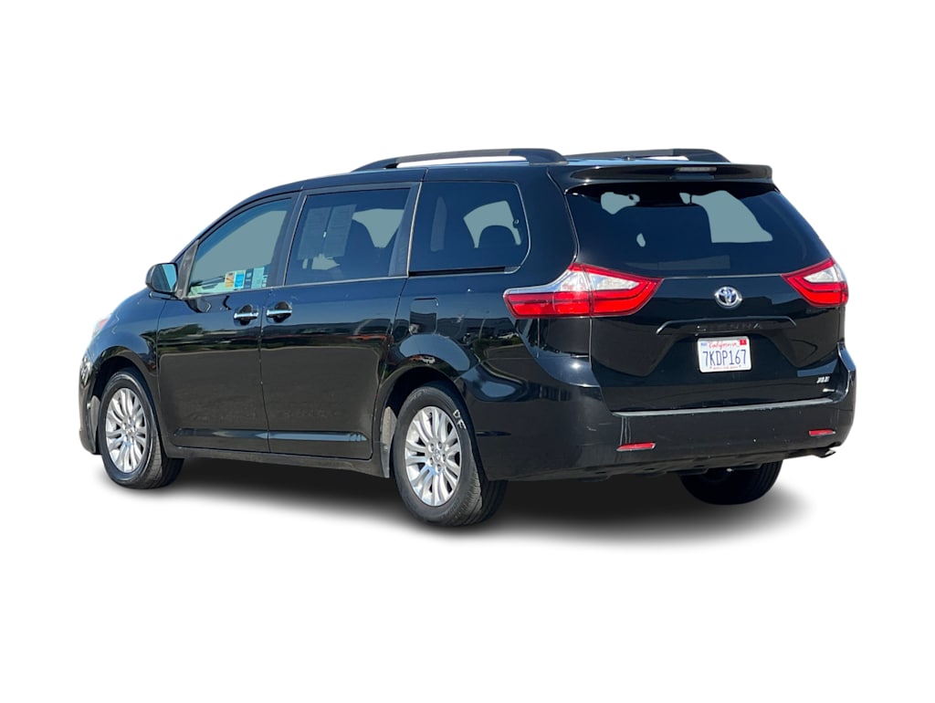 Thumbnail: 2015 Toyota Sienna - 4