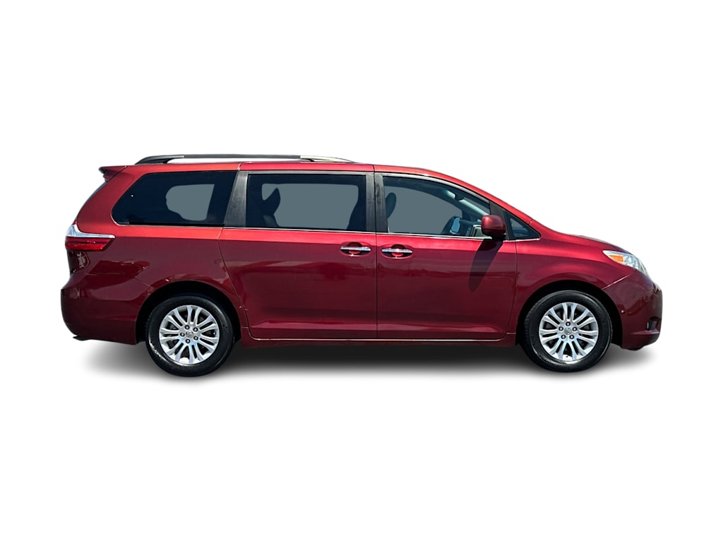 Thumbnail: 2015 Toyota Sienna - 20