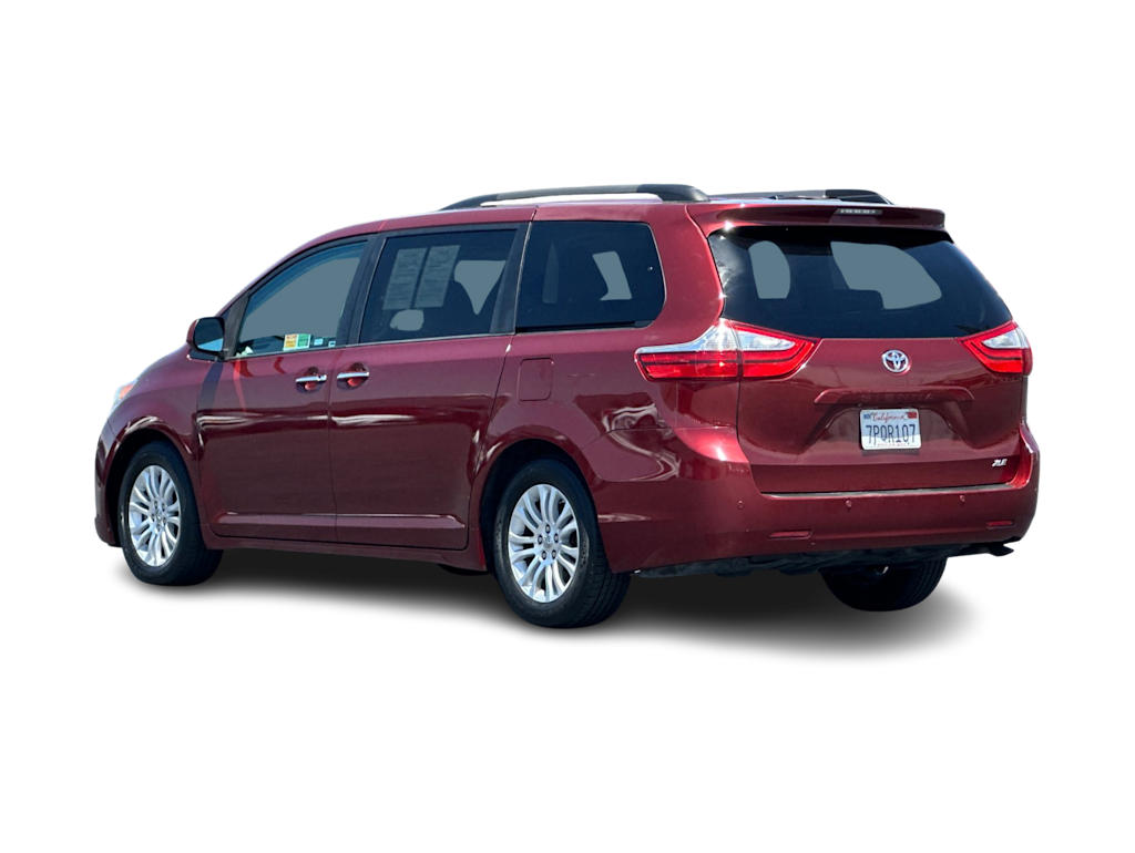 Thumbnail: 2015 Toyota Sienna - 4
