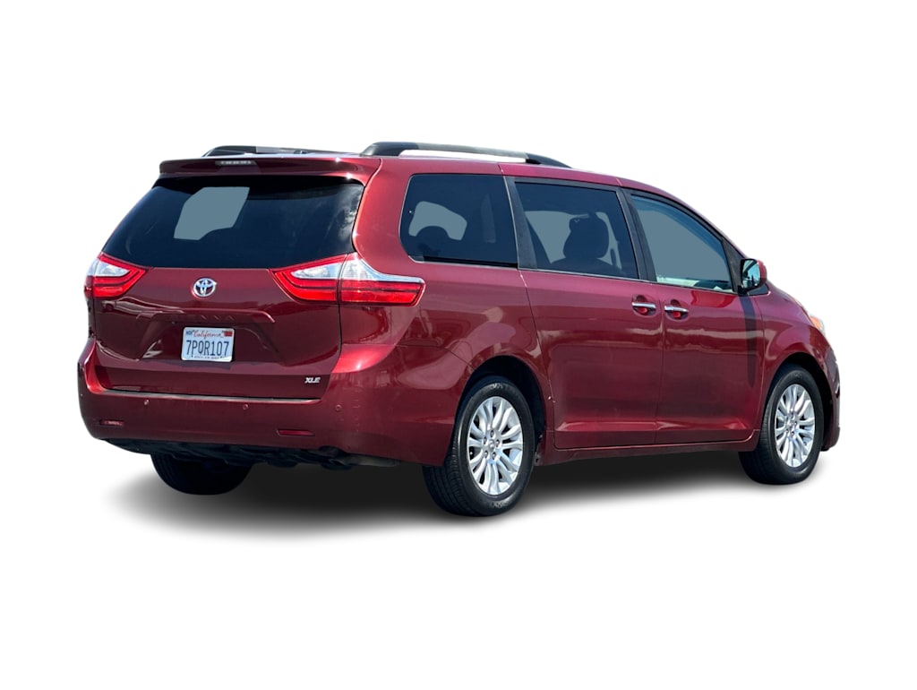 Thumbnail: 2015 Toyota Sienna - 18