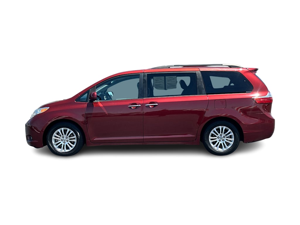Thumbnail: 2015 Toyota Sienna - 3