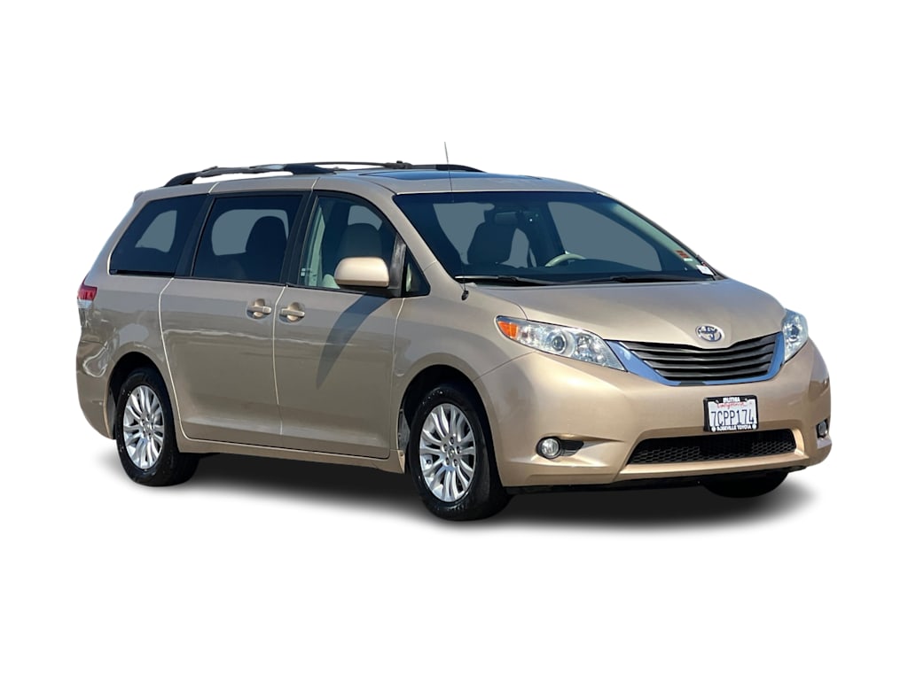 Thumbnail: 2014 Toyota Sienna - 18
