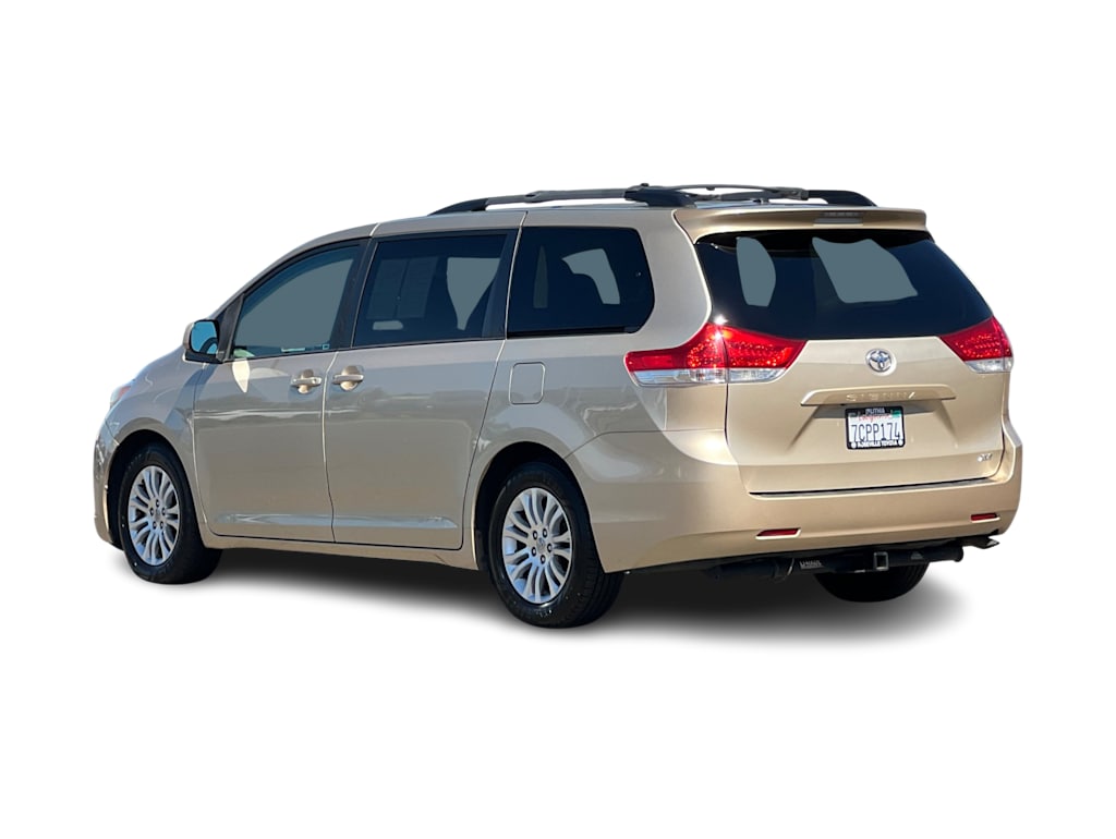 Thumbnail: 2014 Toyota Sienna - 4