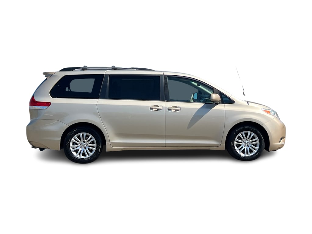 Thumbnail: 2014 Toyota Sienna - 19
