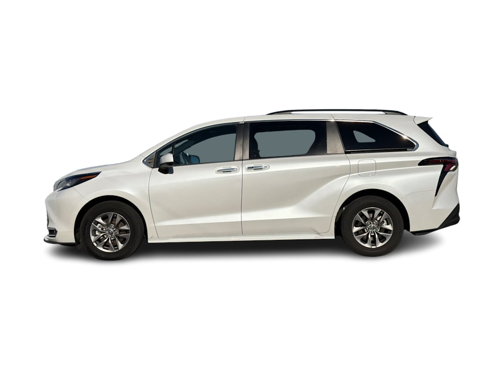 Thumbnail: 2023 Toyota Sienna - 3
