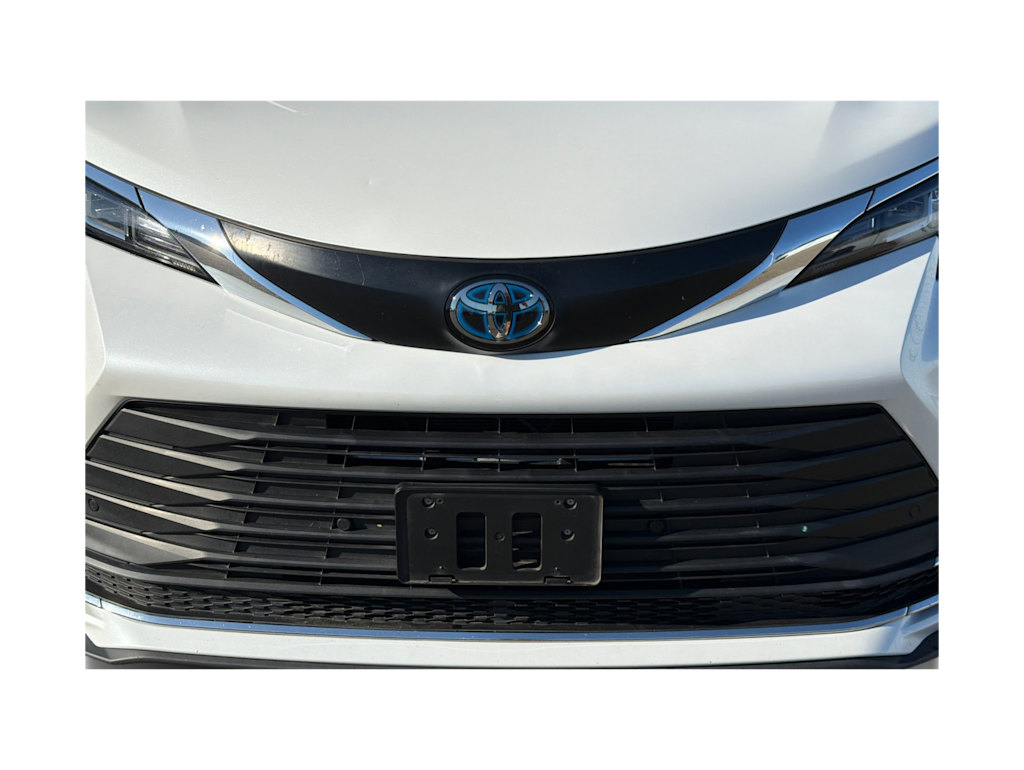 Thumbnail: 2023 Toyota Sienna - 16