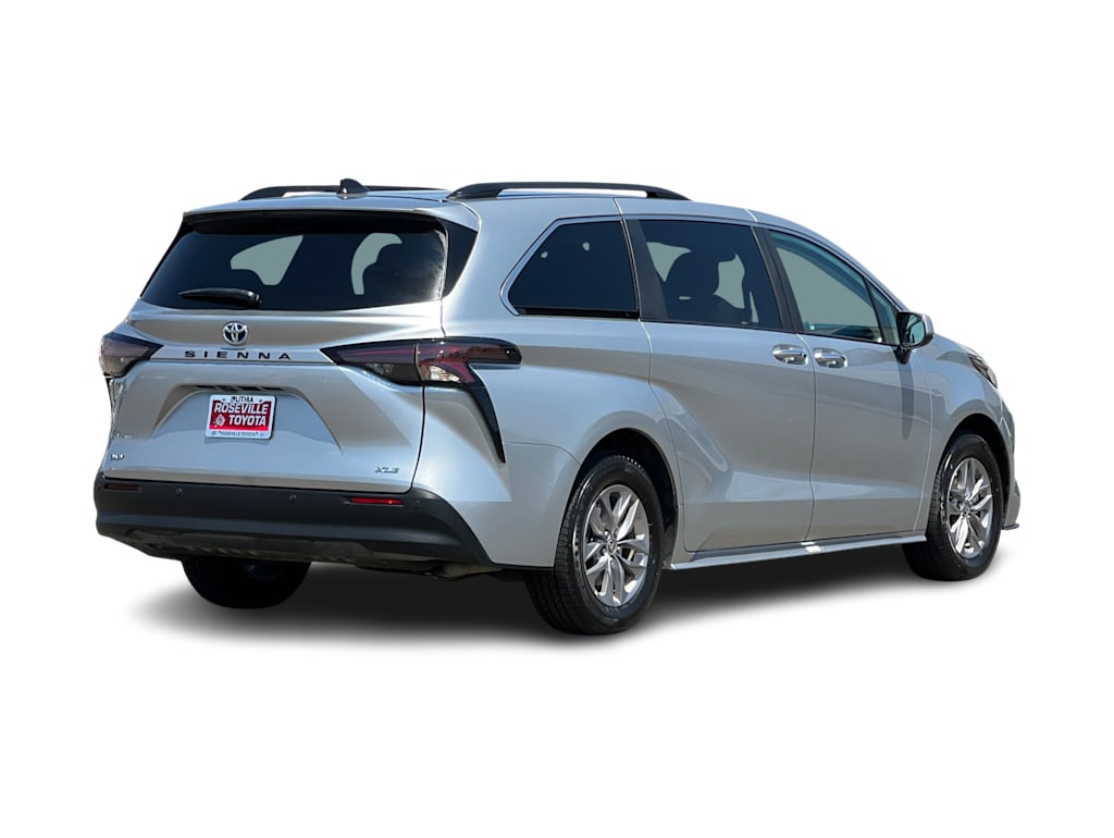 Thumbnail: 2025 Toyota Sienna - 17