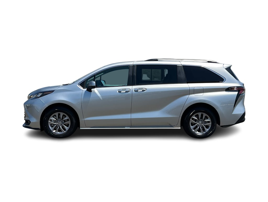 Thumbnail: 2025 Toyota Sienna - 3