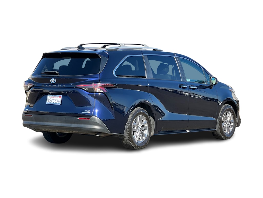 Thumbnail: 2023 Toyota Sienna - 17