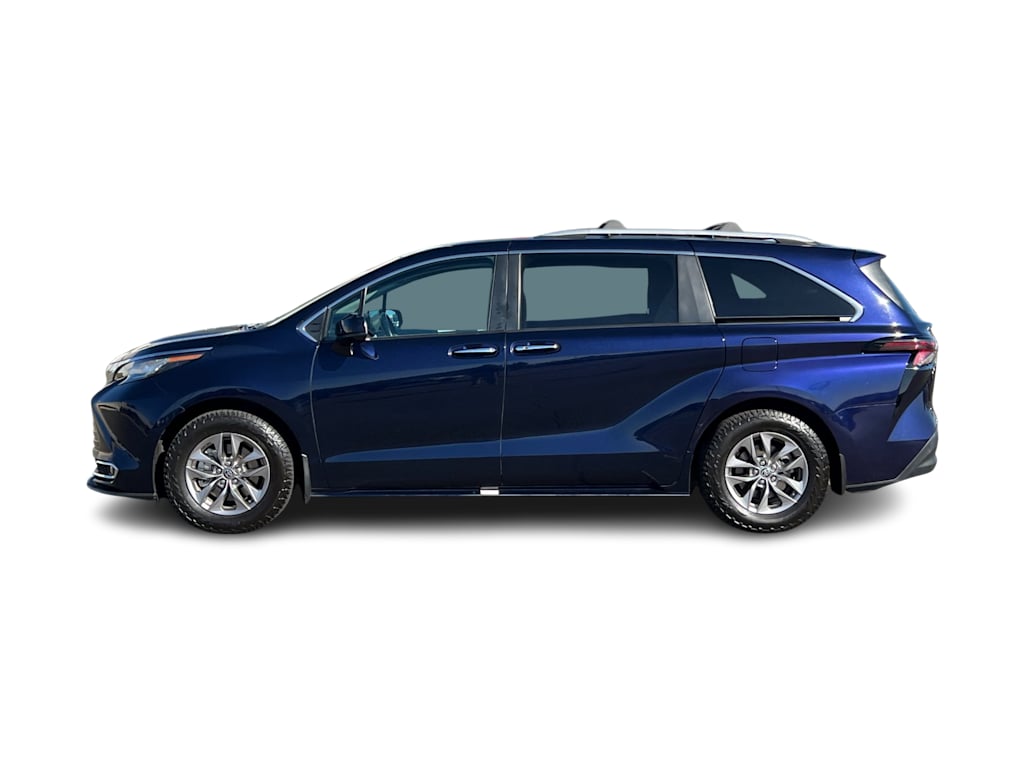 Thumbnail: 2023 Toyota Sienna - 3