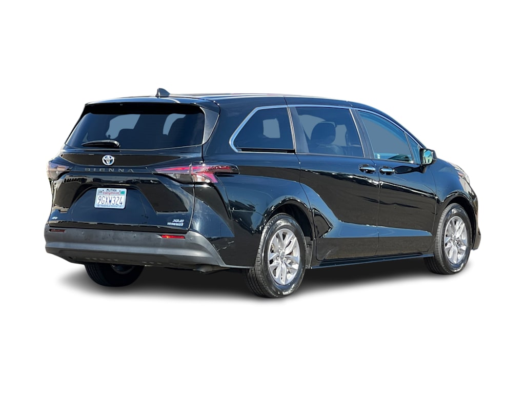 Thumbnail: 2023 Toyota Sienna - 18
