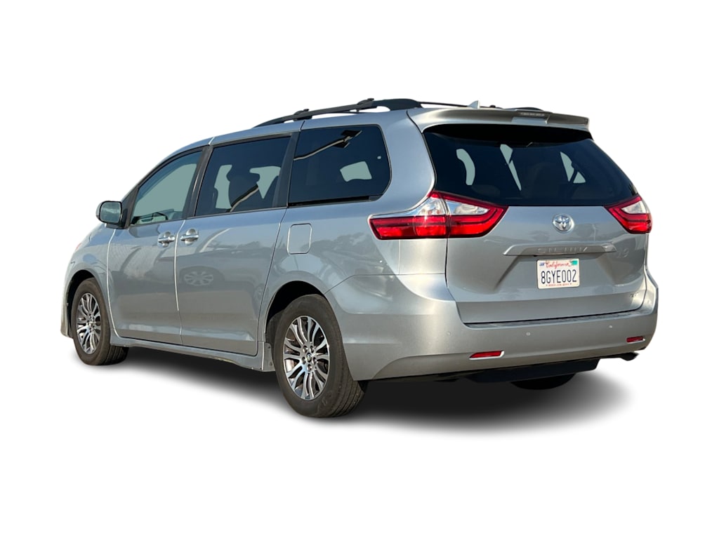 Thumbnail: 2019 Toyota Sienna - 4