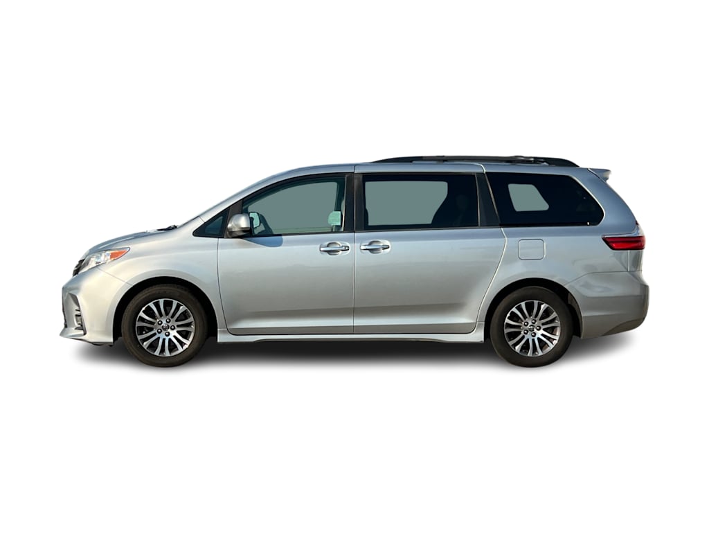 Thumbnail: 2019 Toyota Sienna - 3