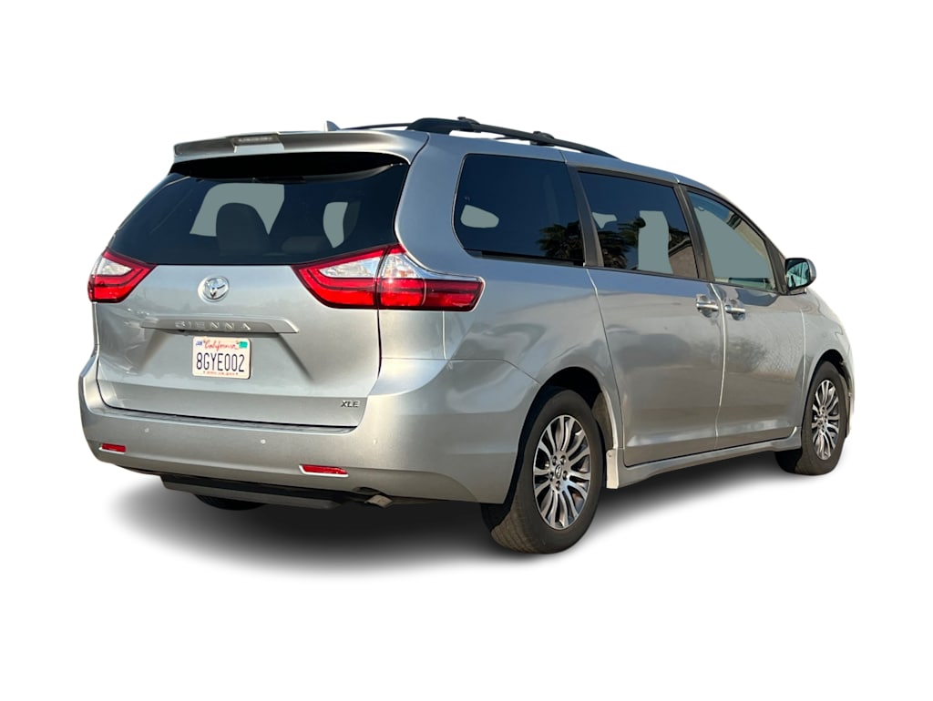 Thumbnail: 2019 Toyota Sienna - 11