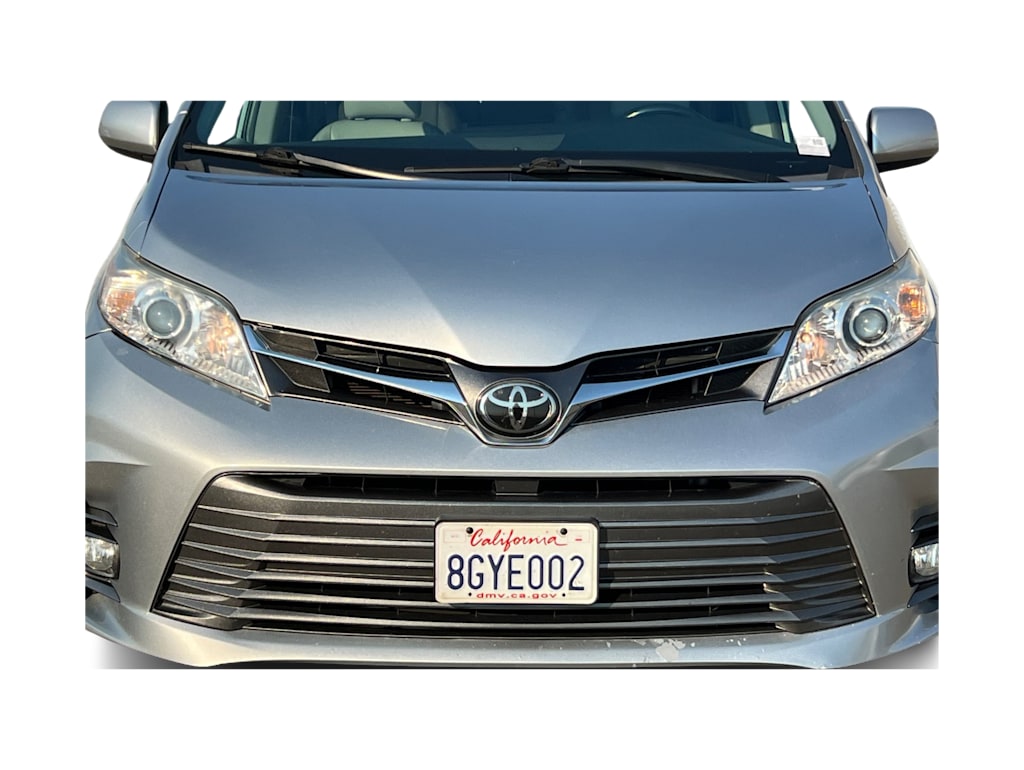 Thumbnail: 2019 Toyota Sienna - 17