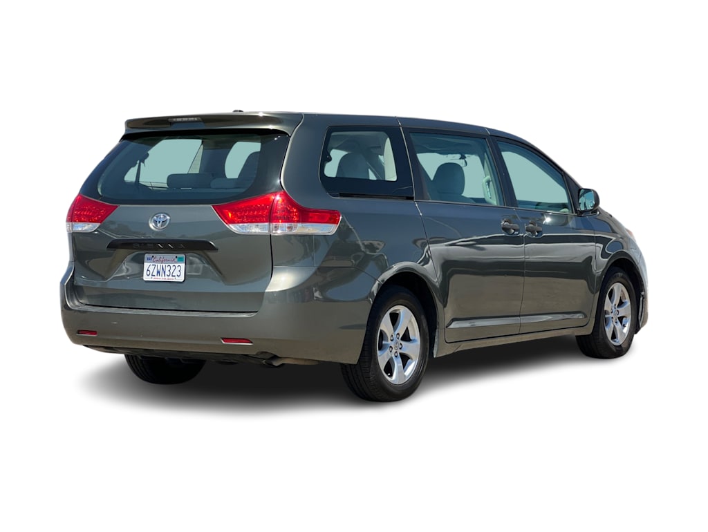 Thumbnail: 2013 Toyota Sienna - 10