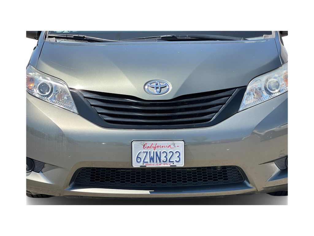 Thumbnail: 2013 Toyota Sienna - 17