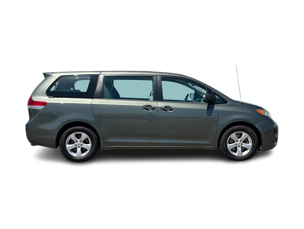 Thumbnail: 2013 Toyota Sienna - 11