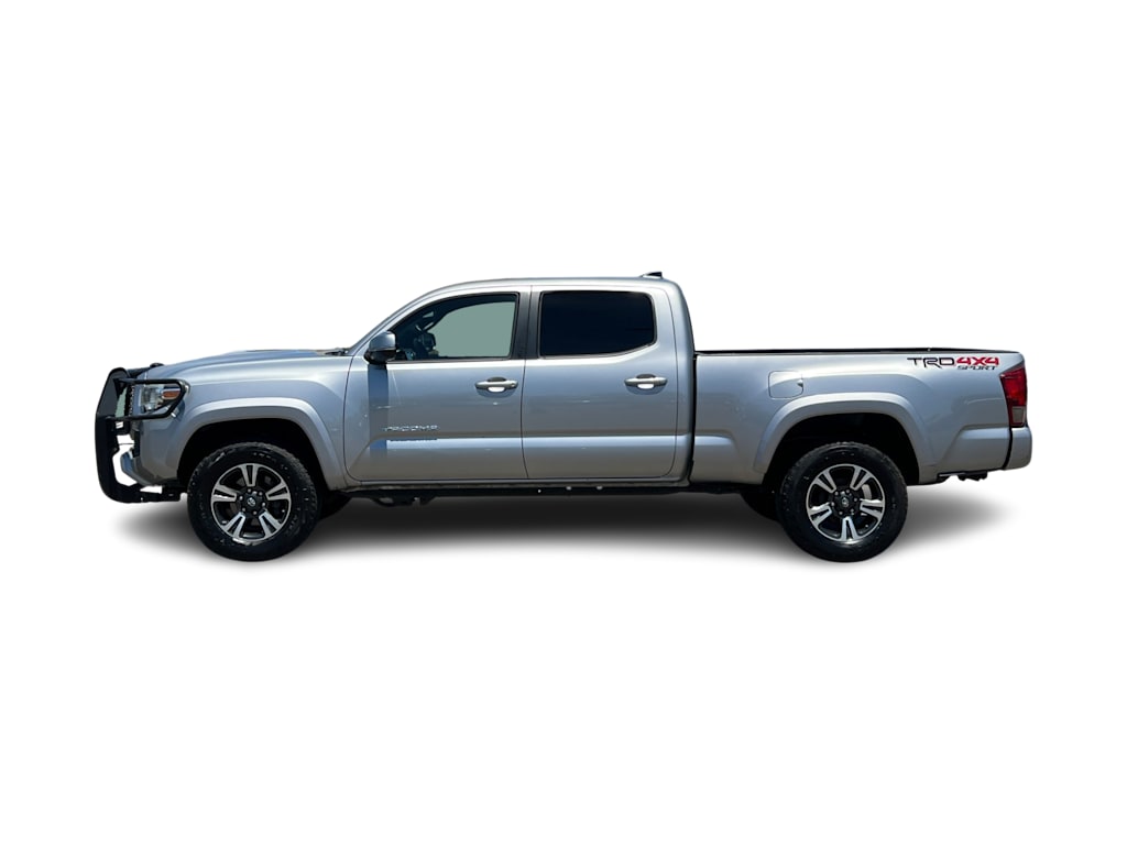 Thumbnail: 2016 Toyota Tacoma - 3