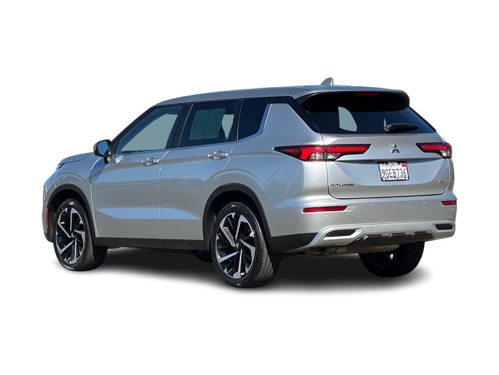Thumbnail: 2023 Mitsubishi Outlander - 4
