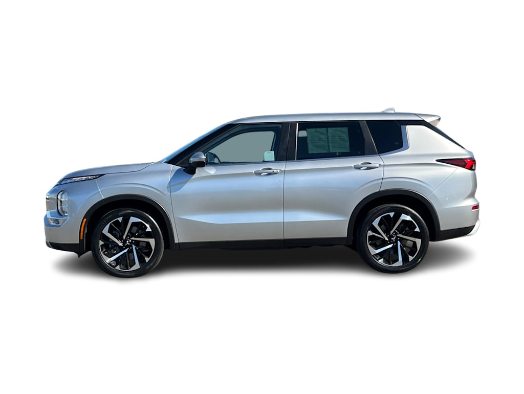 Thumbnail: 2023 Mitsubishi Outlander - 3