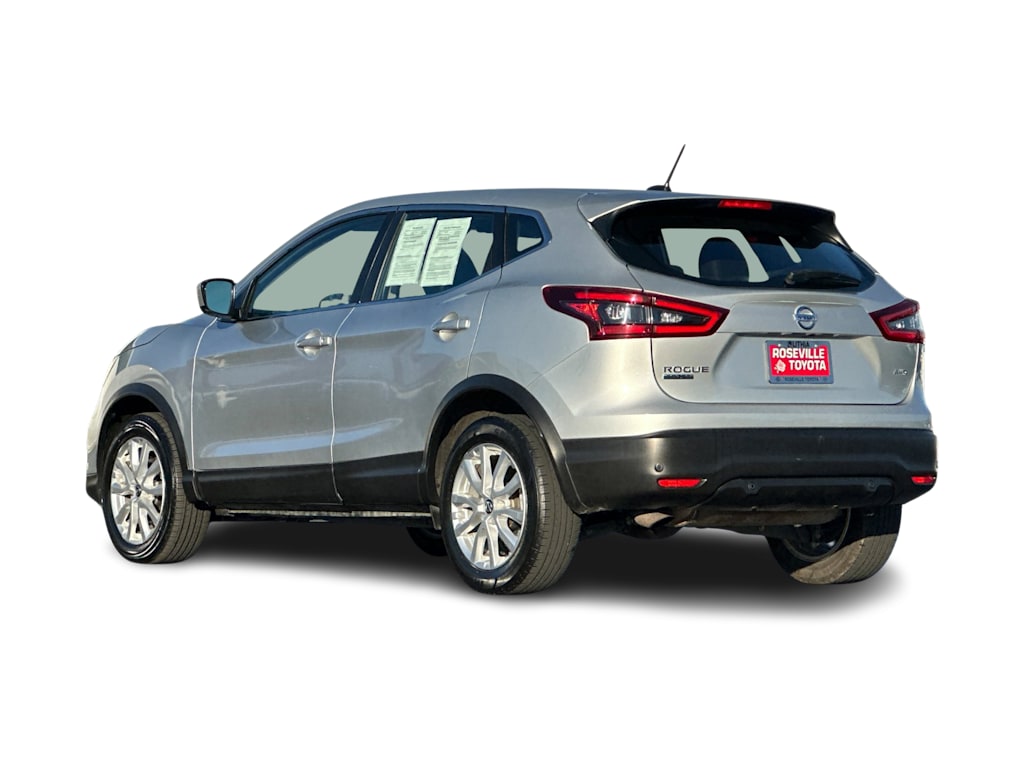 Thumbnail: 2021 Nissan Rogue Sport - 4