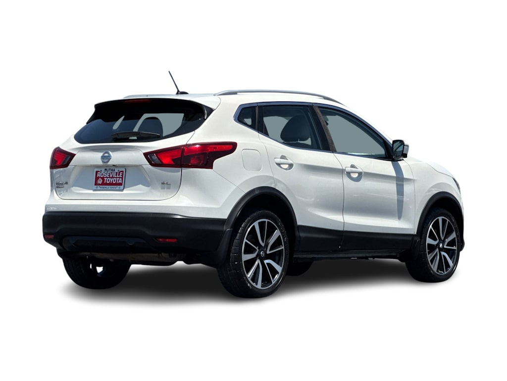 Thumbnail: 2017 Nissan Rogue Sport - 18