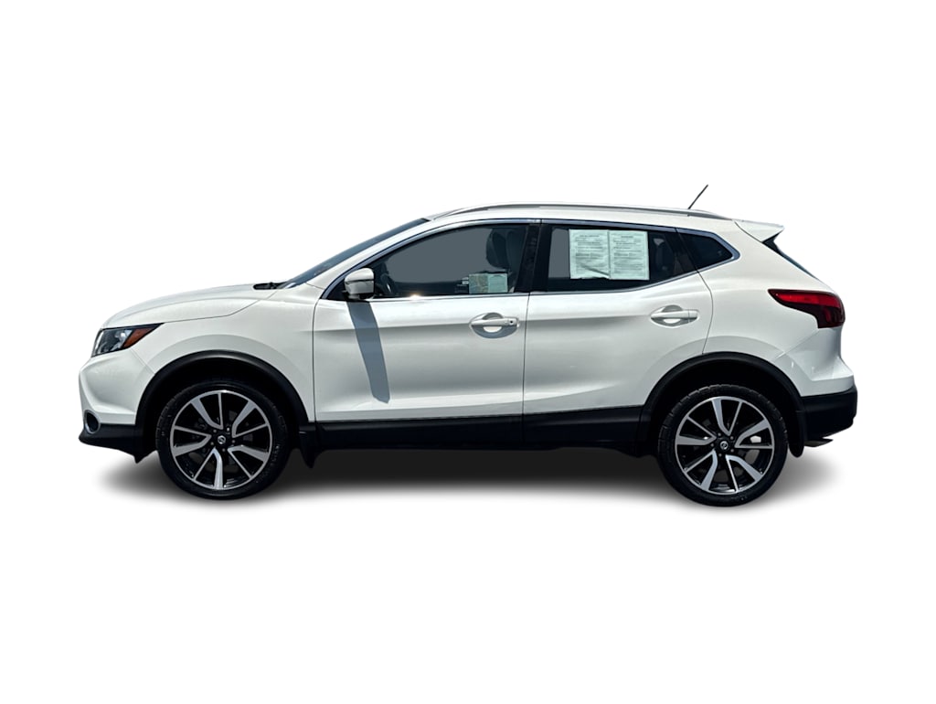 Thumbnail: 2017 Nissan Rogue Sport - 3
