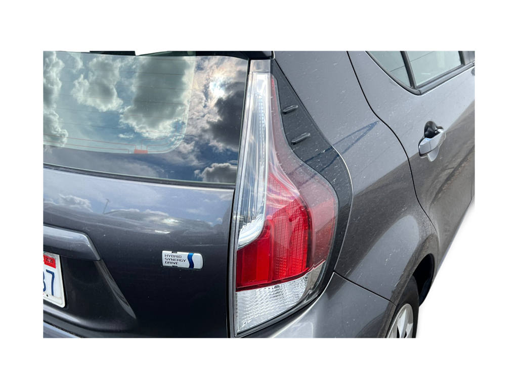 Thumbnail: 2015 Toyota Prius c - 19