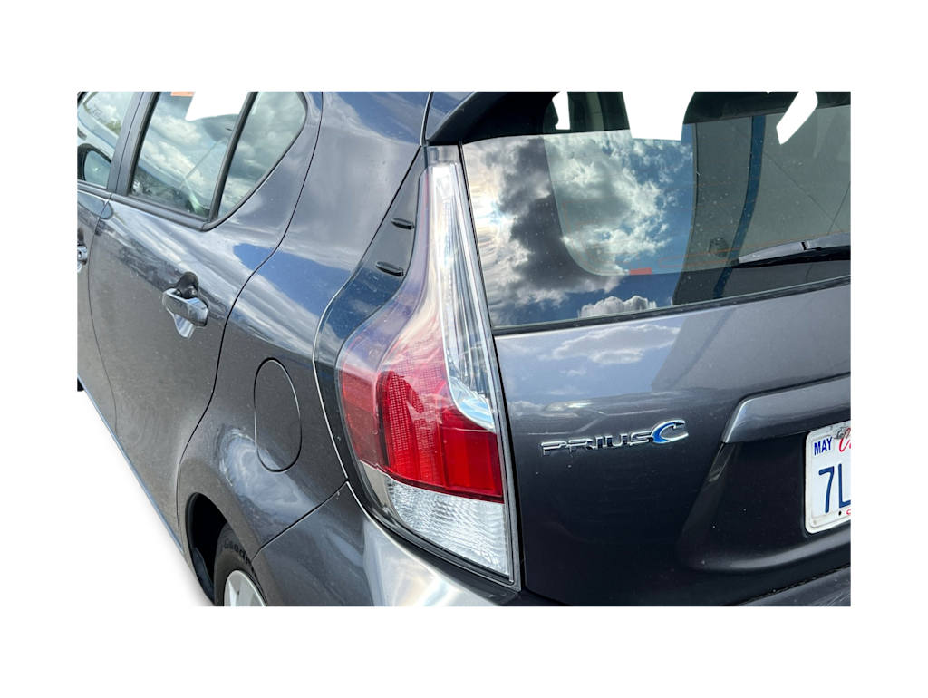 Thumbnail: 2015 Toyota Prius c - 21