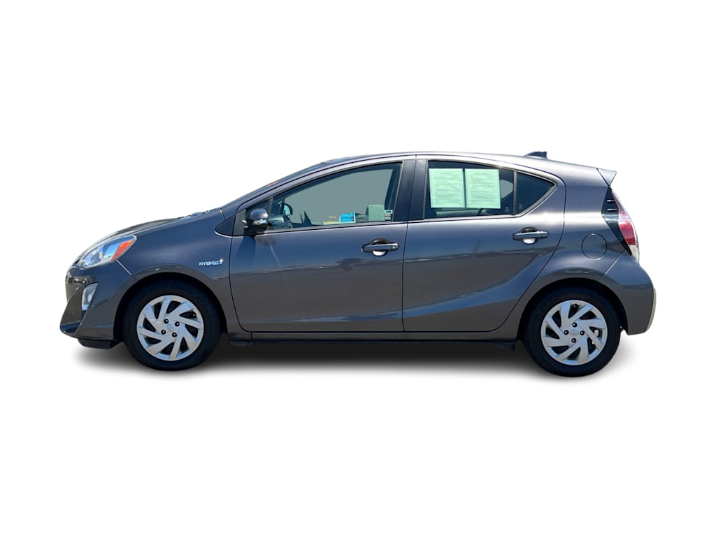 Thumbnail: 2015 Toyota Prius c - 3