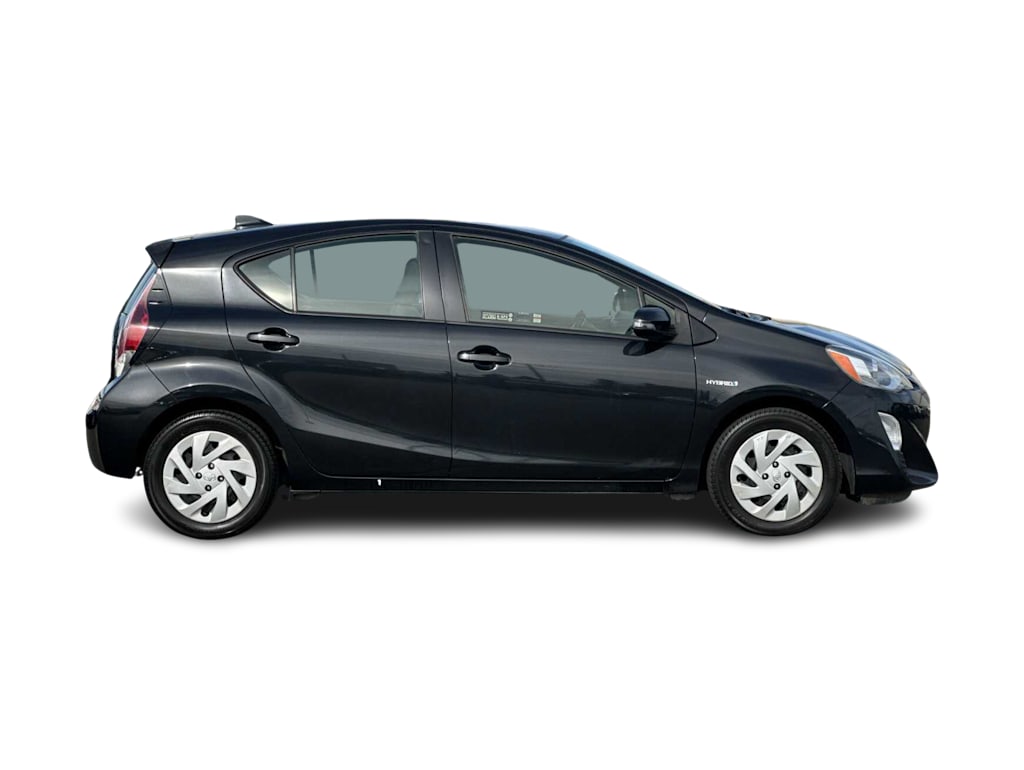 2016 Toyota Prius c Four 21