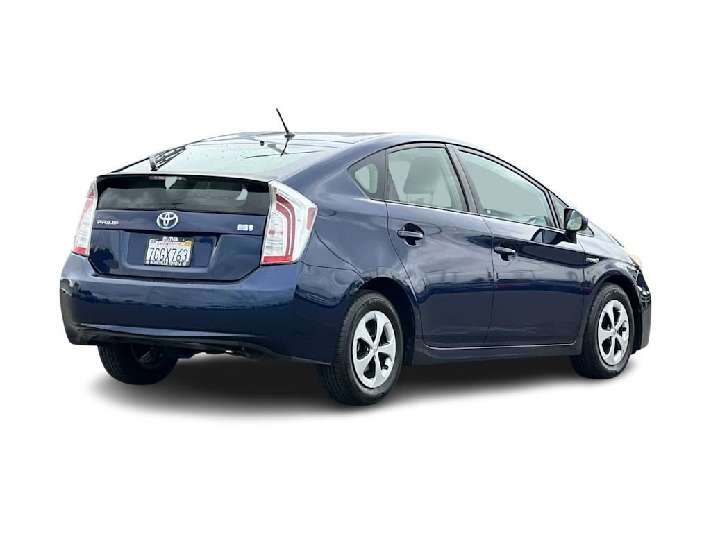 2014 Toyota Prius Two 17
